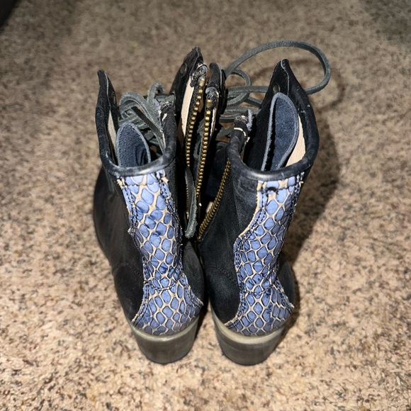 Freebird by Steven Cavalier Boots in Navy Multi - Picture 7 of 11